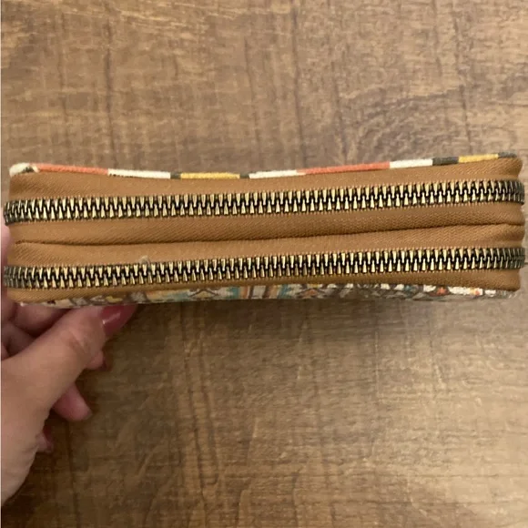 Aeropostale Western Aztec Pattern Wristlet Wallet NEW - Picture 4 of 10